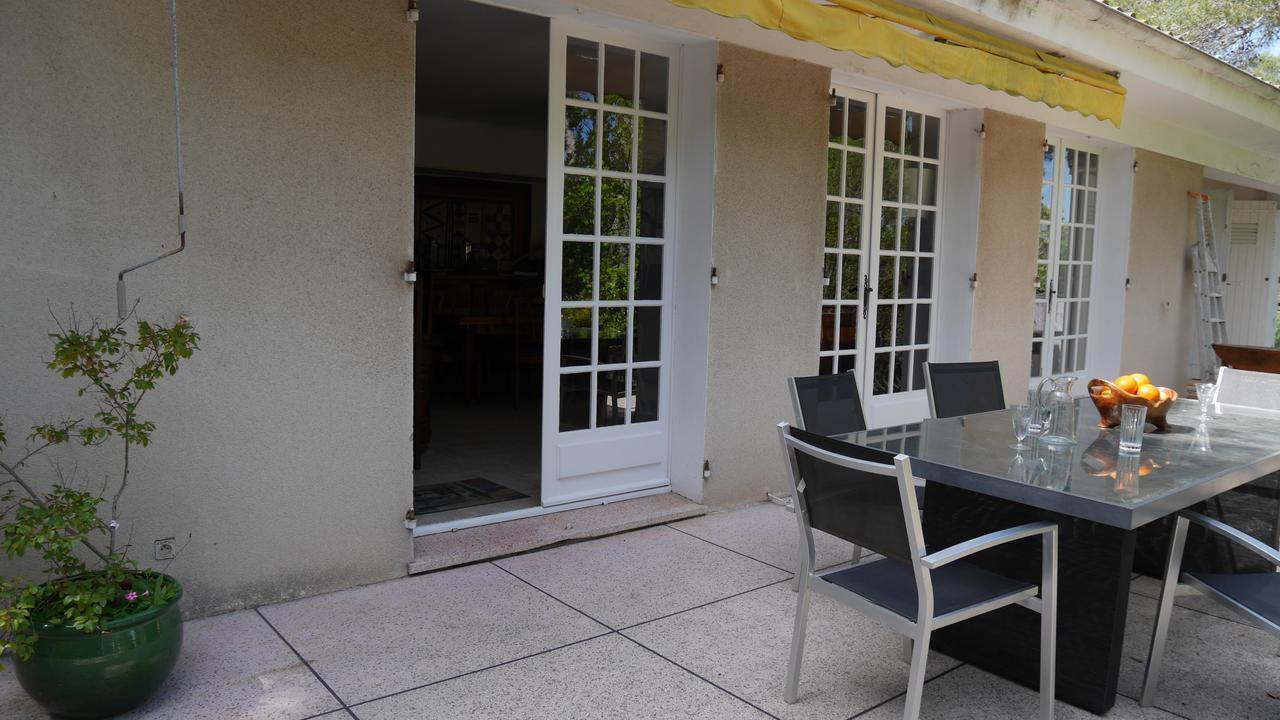 Bed and Breakfast La Maison Blanche Saint Aygulf Exterior foto